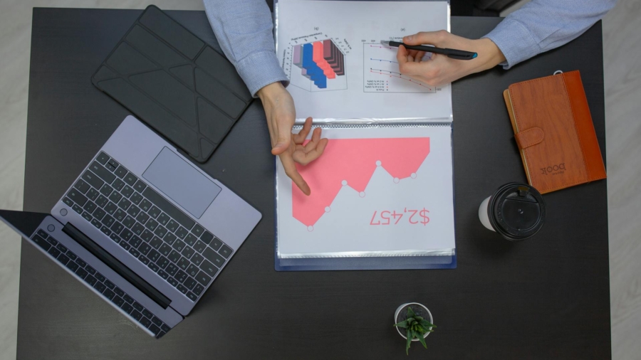 pexels-mikhail-nilov-6930597 (1)